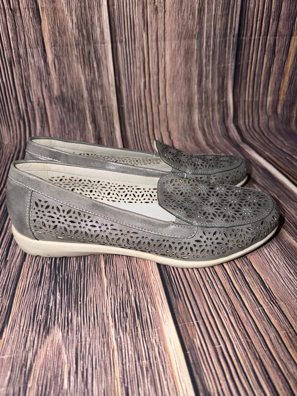 Remonte Soft D1927-90 Women’s Silver Leather Laser Cut Loafers EU 39 is sz 8-8.5